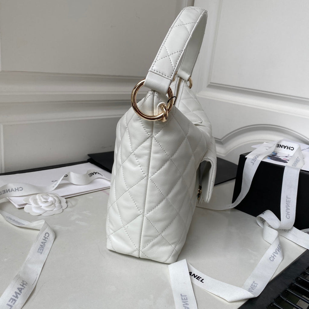 CC HOBO 28CM WHITE LAMBSKIN GOLD HARDWARE