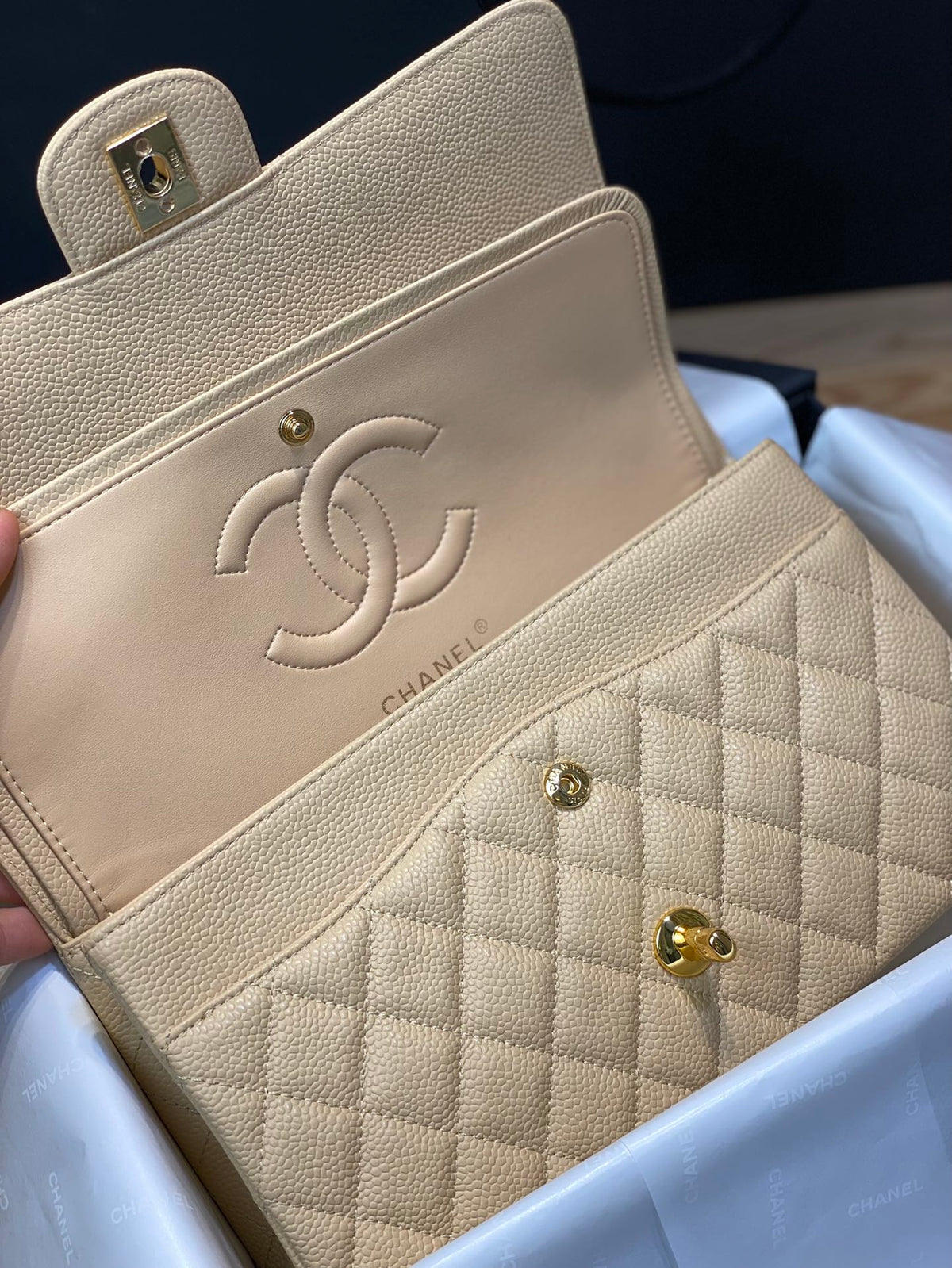 FLAP BAG 25CM GOLD HARDWARE BEIGE CAVIAR