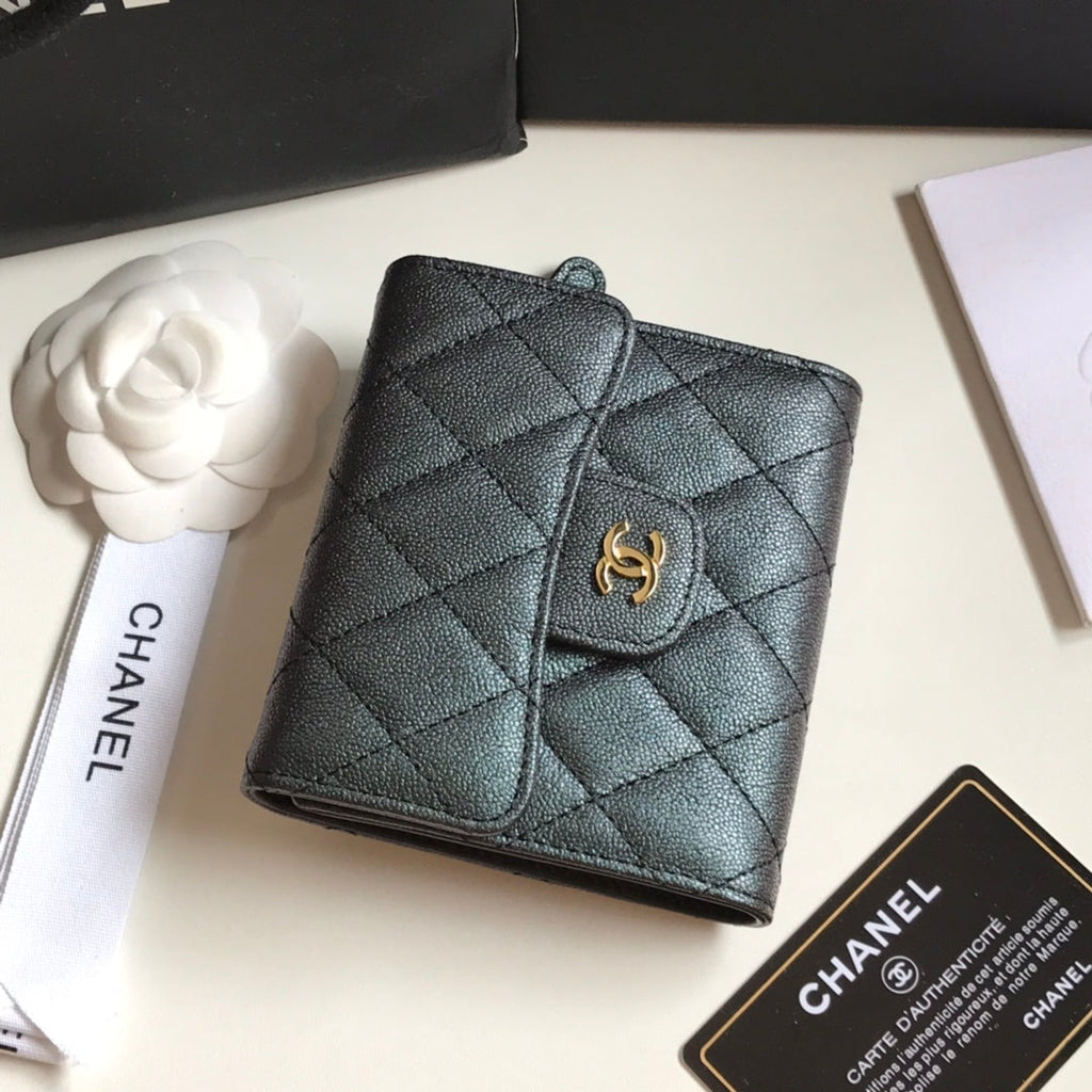 CC FLAP CARD HOLDER 11.5 BLACK GRAINED CALFSKIN WITH GOLD ICON