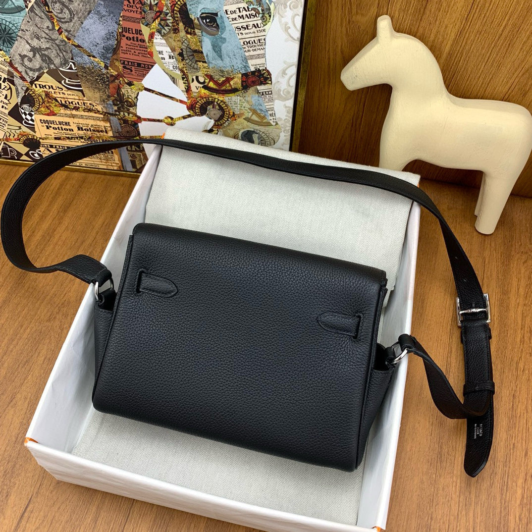 HERM KELLY MESSENGER 25