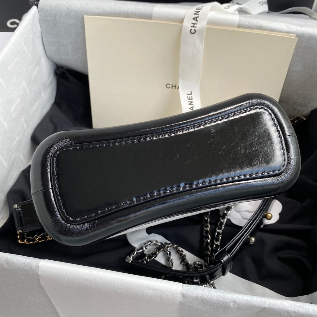 CC GABRIELLE MINI 20 HOBO BAG IN WHITE MIX BLACK CALFSKIN