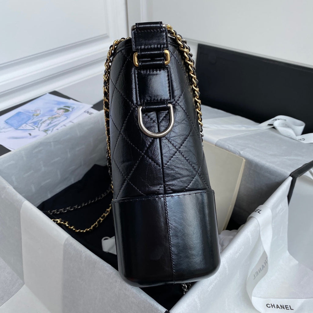 CC GABRIELLE MEDIUM 28 HOBO BAG IN BLACK CALFSKIN