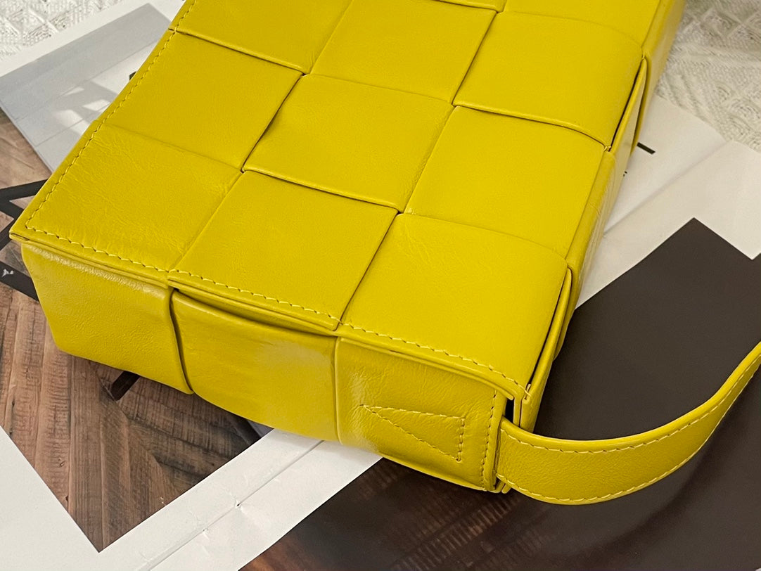 SMALL CASSETTE 23 IN CANARY YELLOW CALFSKIN