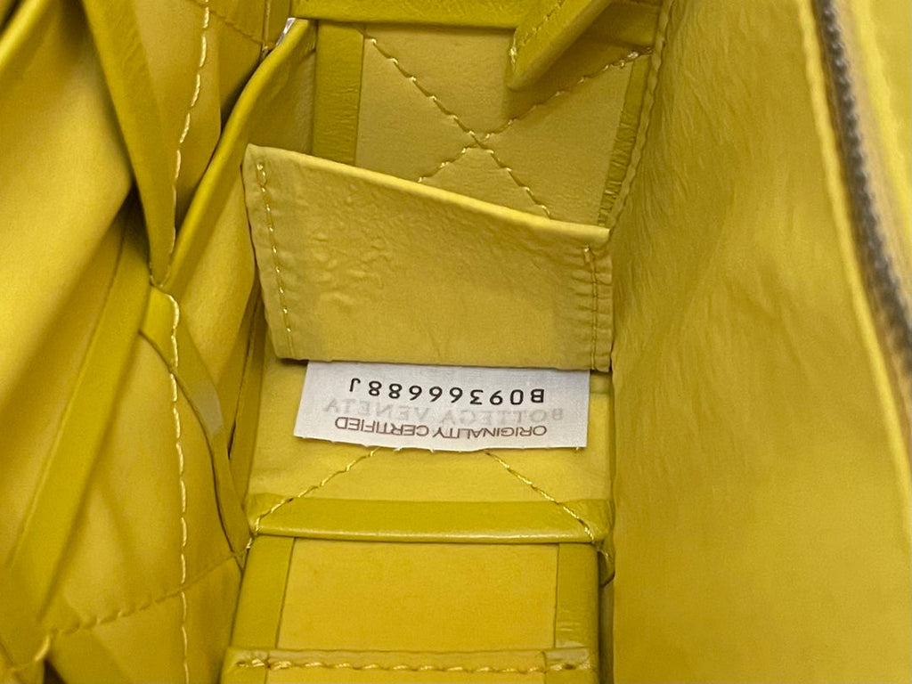 SMALL CASSETTE 23 IN CANARY YELLOW CALFSKIN