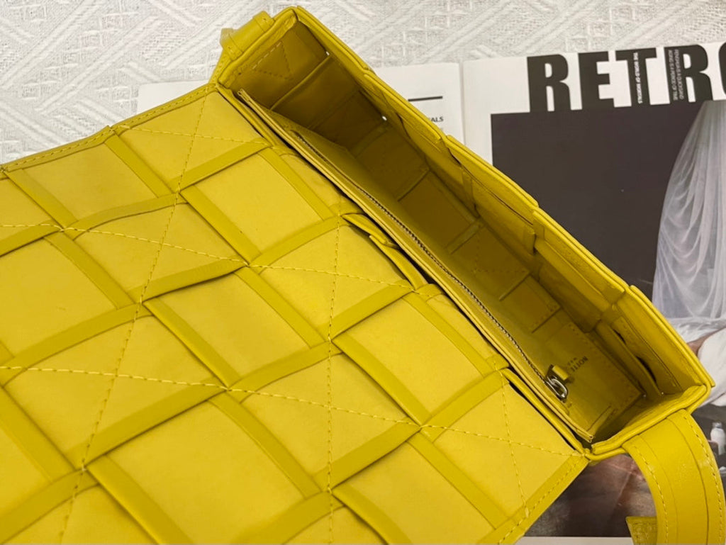 SMALL CASSETTE 23 IN CANARY YELLOW CALFSKIN