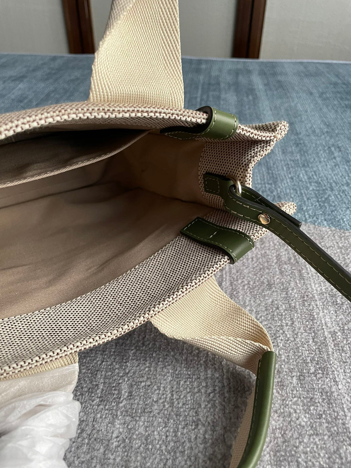 SMALL STRAP WOODY TOTE BAG 26.5 IN BEIGE LINEN CANVAS BLACK WEBBING LOGO EMBROIDER GREEN CALFSKIN