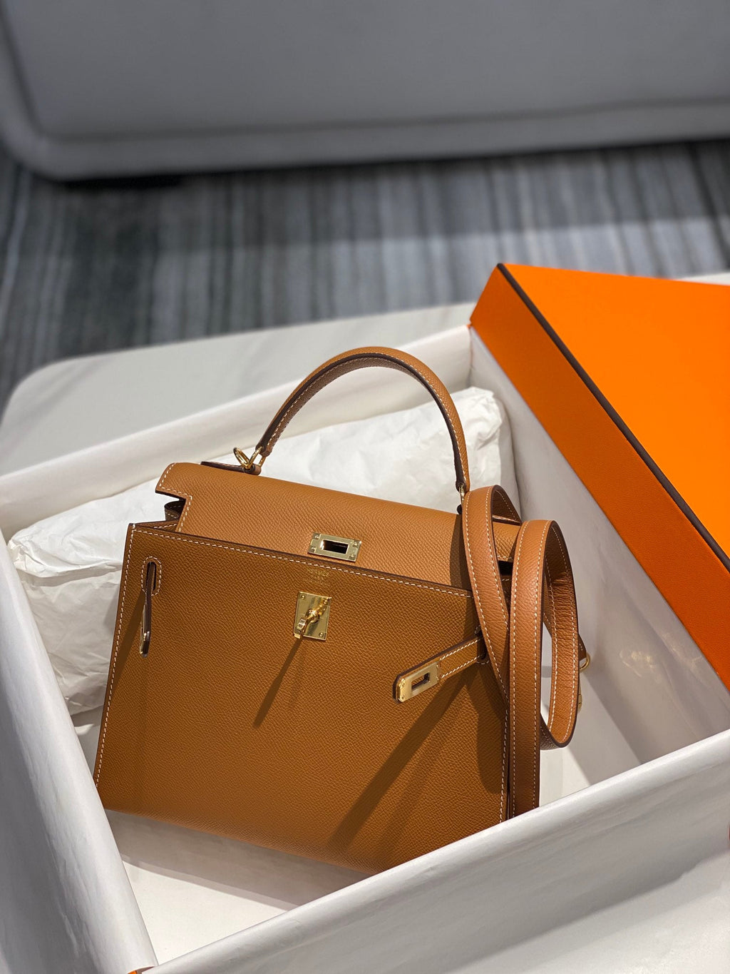 KELLY 28CM IN GOLD EPSOM CALFSKIN GOLD HARDWARE