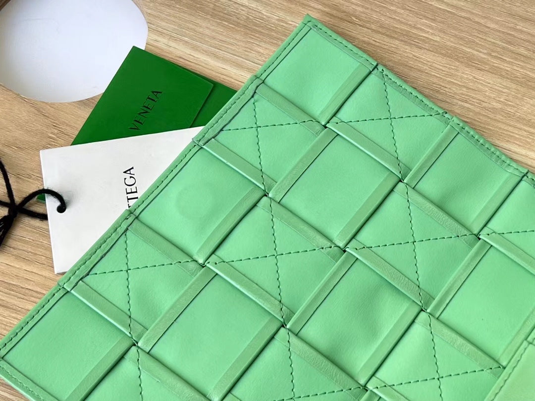 SMALL CASSETTE 23 IN LIGHT GREEN CALFSKIN