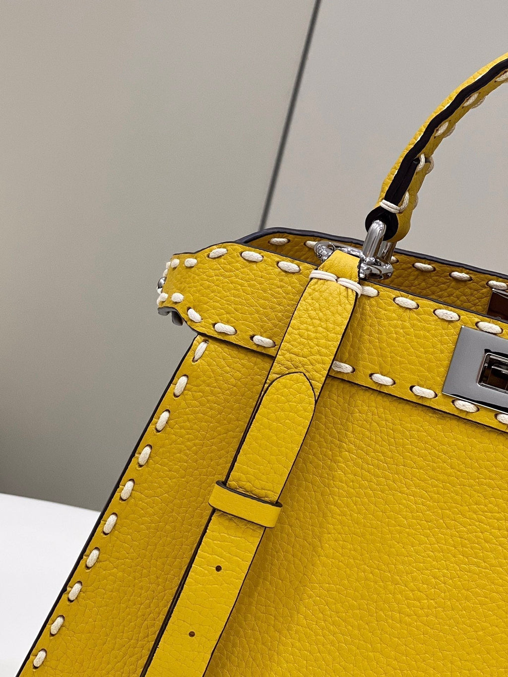 PEEKABOO ISEEU 33 IN YELLOW GRAINED CALFSKIN SILVER HARDWARE