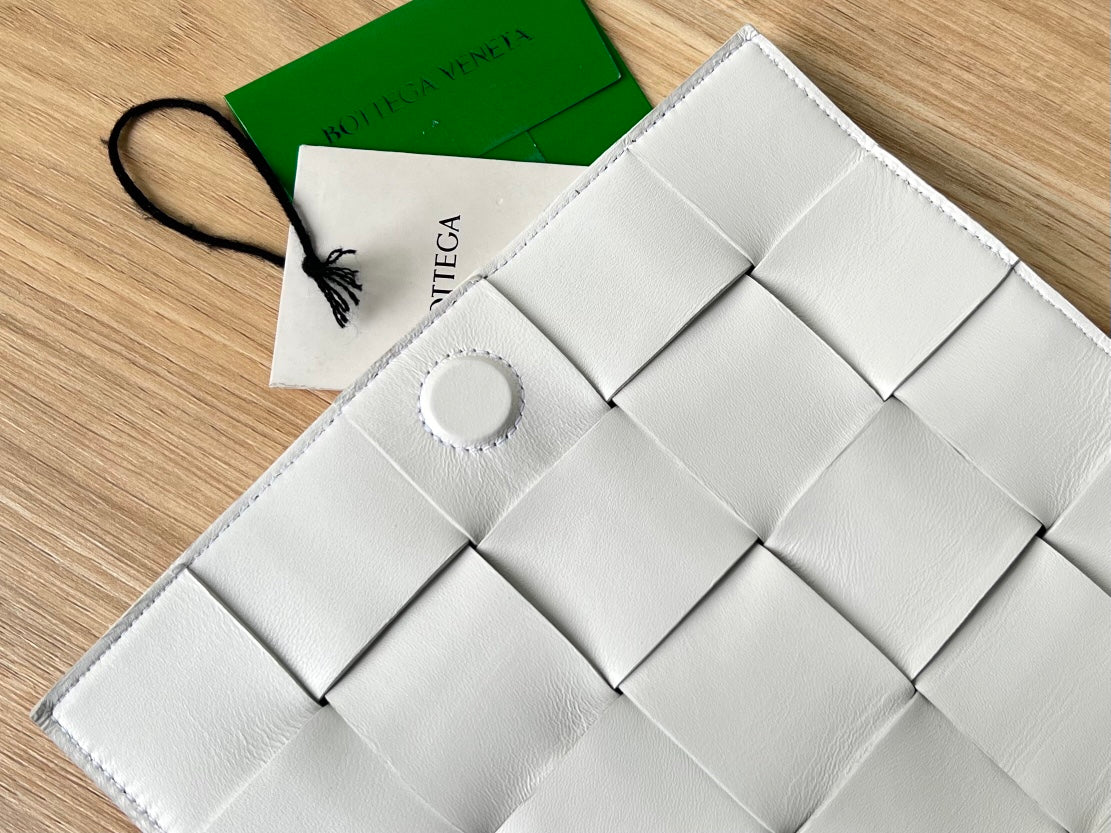 SMALL CASSETTE 23 IN WHITE FRINGED CALFSKIN