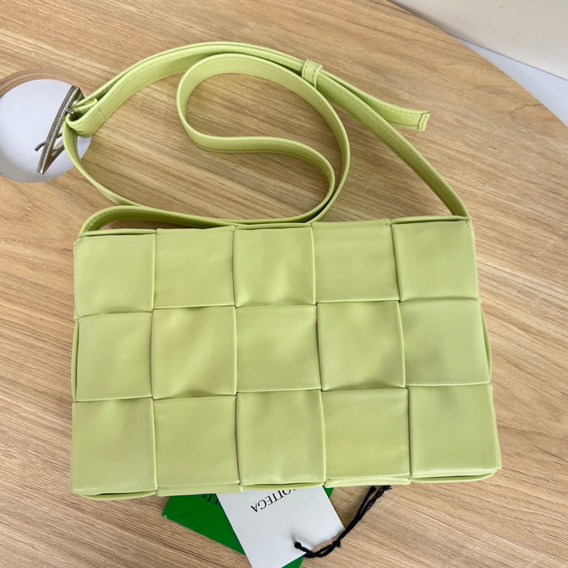 SMALL CASSETTE 23 IN PINE GLADE CALFSKIN