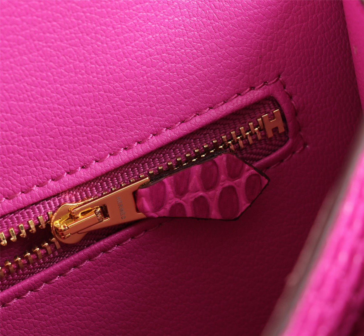 HM CONSTANCE 23 BARBIE PINK ALLIGATOR SILVER HARDWARE