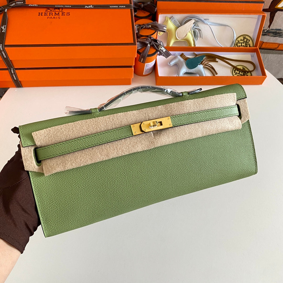 KELLY CUT 31 IN APPLE GREEN CALFSKIN WITH GOLD HARDWARE