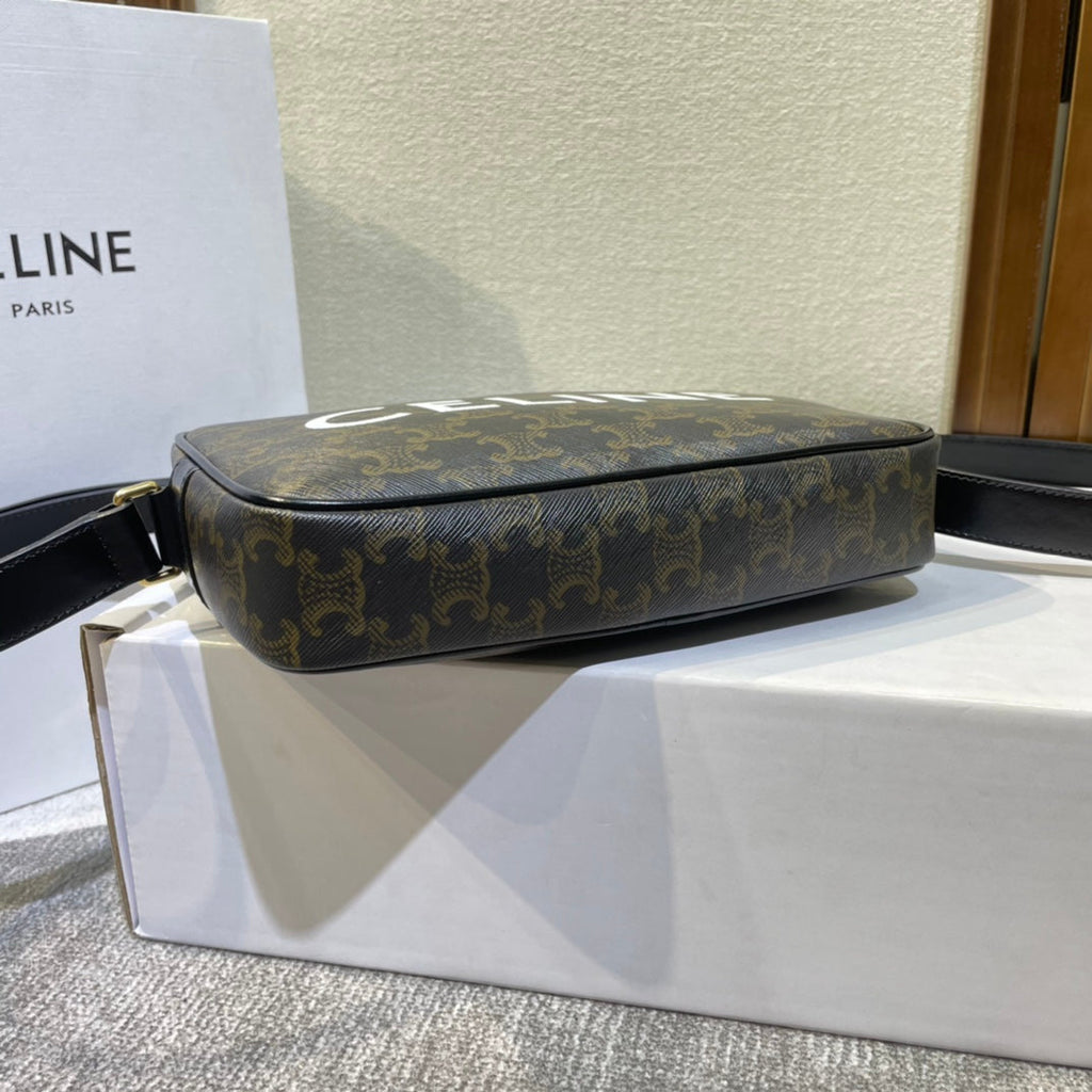 MEDIUM MESSENGER BAG 23 IN BLACK TRIOMPHE CANVAS WITH CELINE PRINT