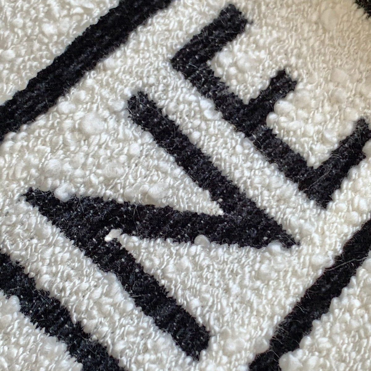 TRIOMPHE 26 FABRIC WHITE BLACK