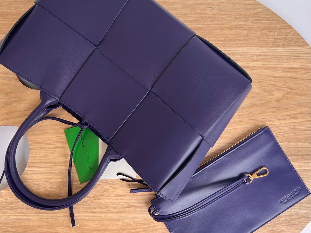 SMALL ARCO TOTE 30 IN EAST BAY PURPLE LAMBSKIN