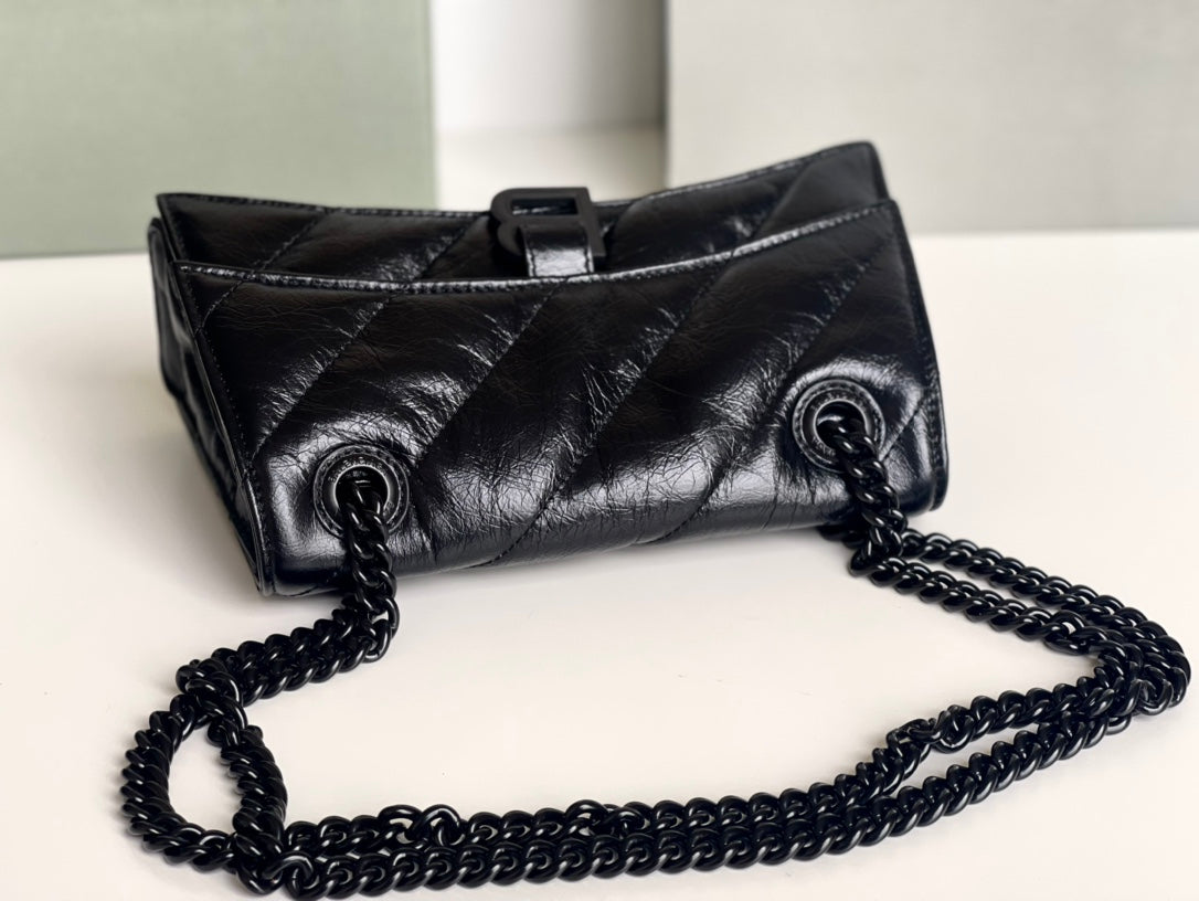 CRUSH SMALL CHAIN BAG 25 IN BLACK QUILTED CRUSHED CALFSKIN BLACK HARDWARE