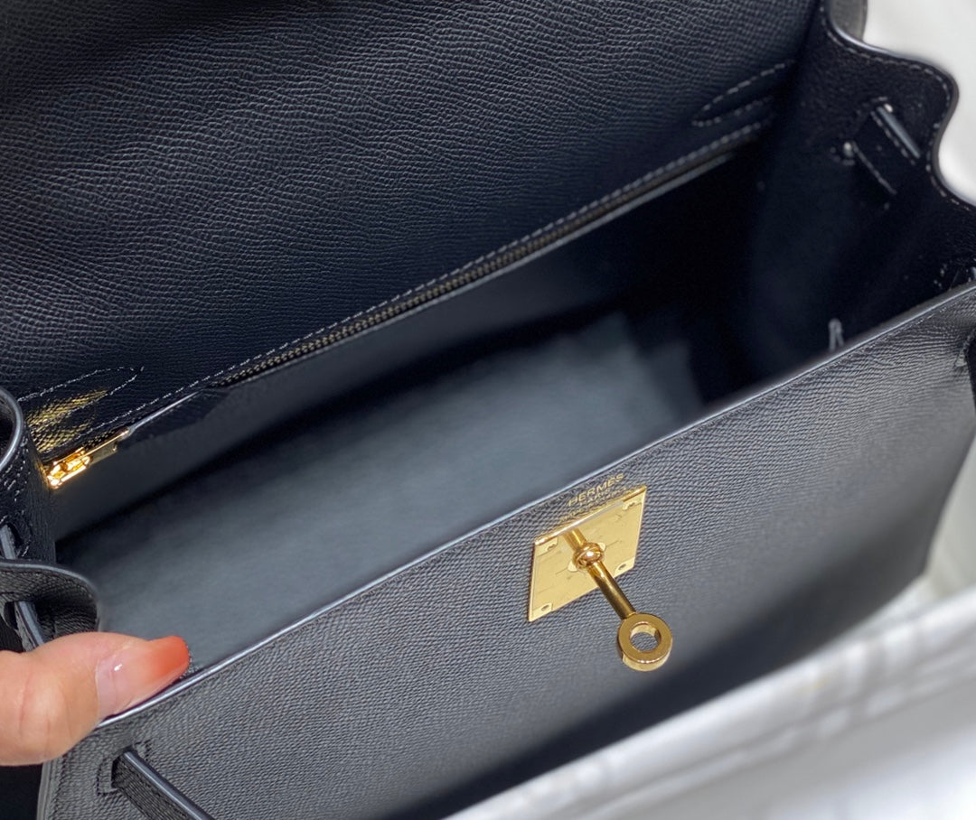 KELLY 28CM IN NOIR EPSOM CALFSKIN GOLD HARDWARE