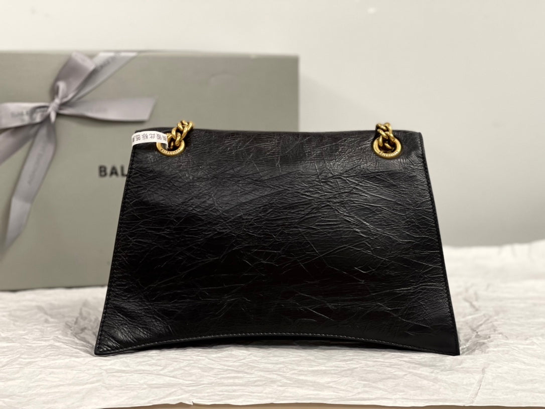 CRUSH MEDIUM CHAIN BAG 31 IN BLACK CRUSHED CALFSKIN GOLD HARDWARE