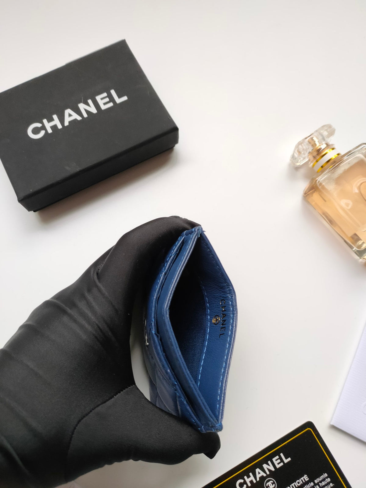 CC CARD HOLDER 11.2 NAVY CALFSKIN GOLD ICON