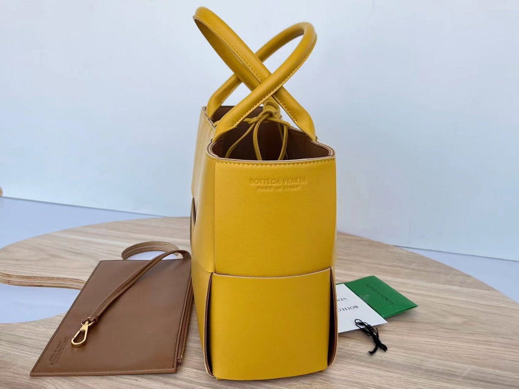 SMALL ARCO TOTE 30 IN TULIP TREE YELLOW LAMBSKIN