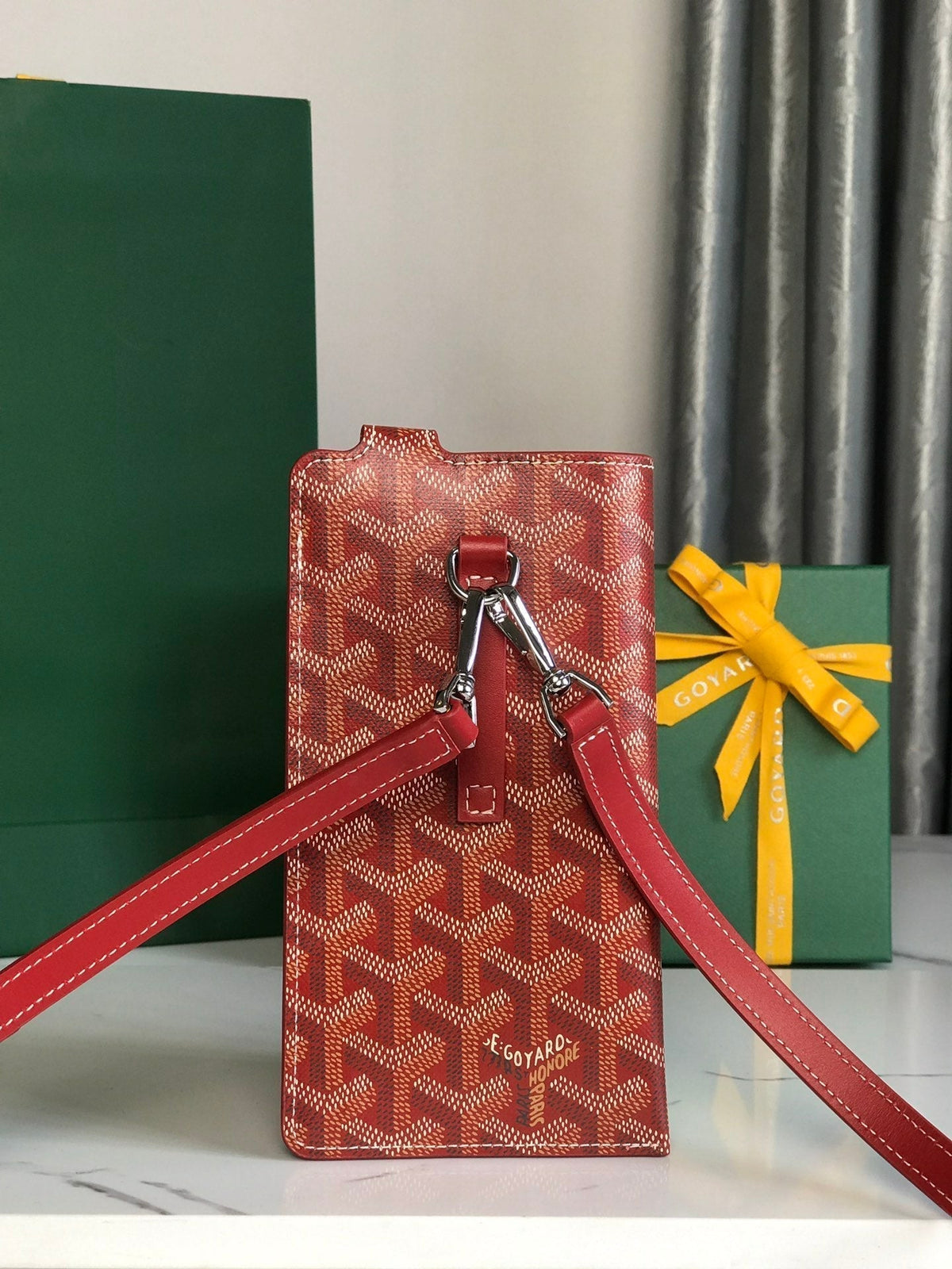 MONTMARTRE GM CASE 18 IN CLASSIC RED GOYARDINE CANVAS