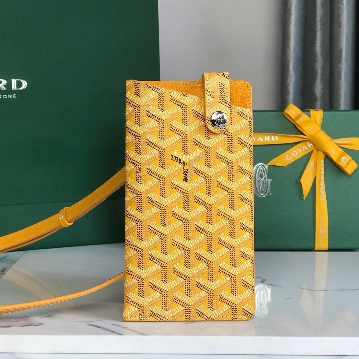 MONTMARTRE GM CASE 18 IN YELLOW GOYARDINE CANVAS