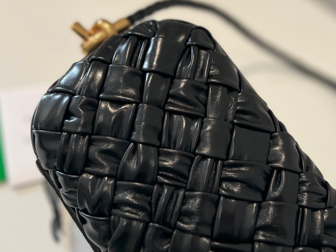 KNOT 20 IN BLACK LAMBSKIN WITH CHAIN