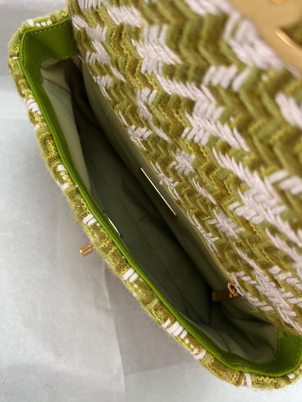 SMALL FLAP BAG 26 IN LIGHT GREEN MIX WHITE TWEED SILVER AND GOLD CHAIN