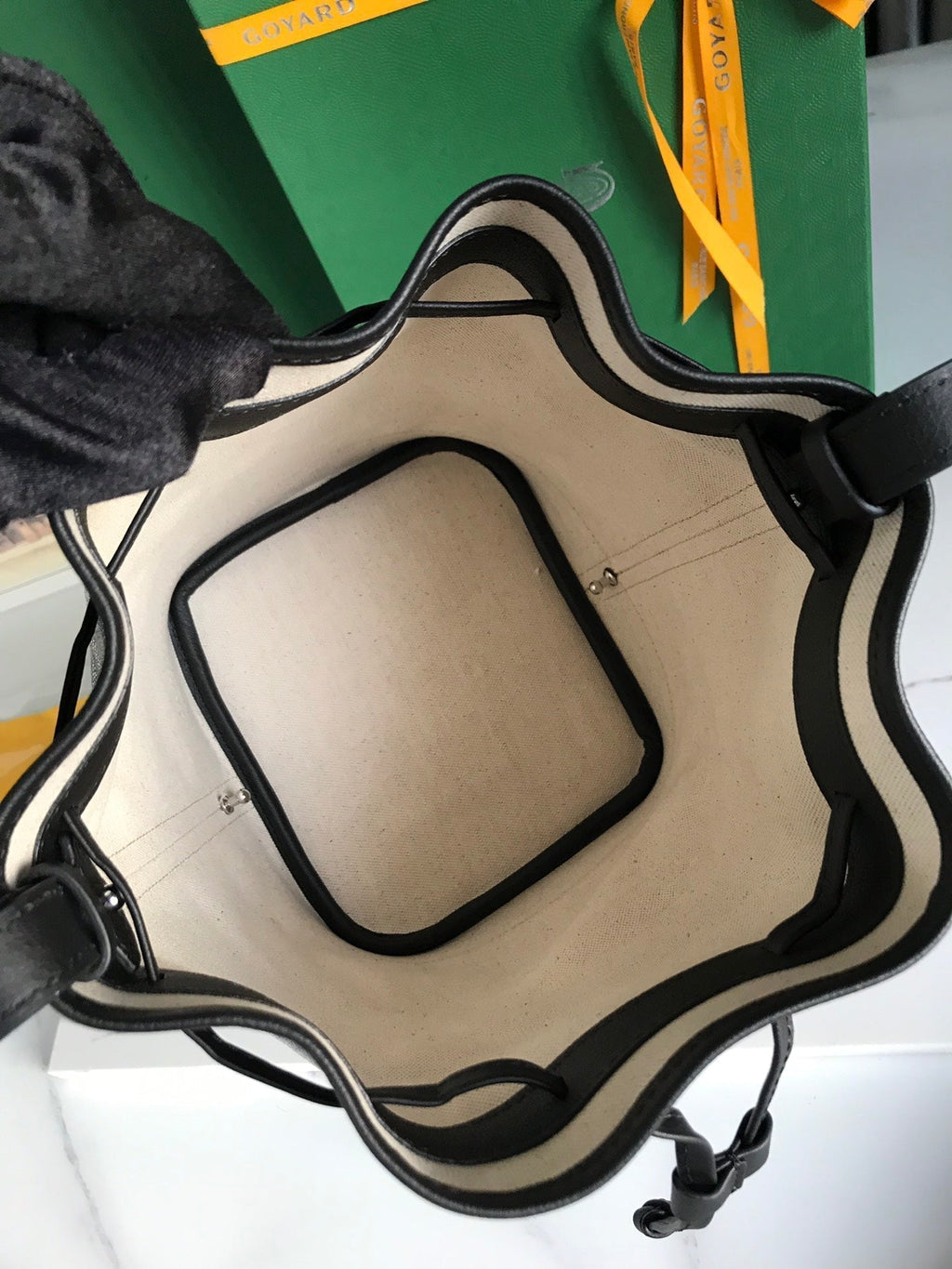 PETIT FLOT BUCKET BAG 22 IN BLACK GOYARDINE CANVAS AND LAMBSKIN TRIM