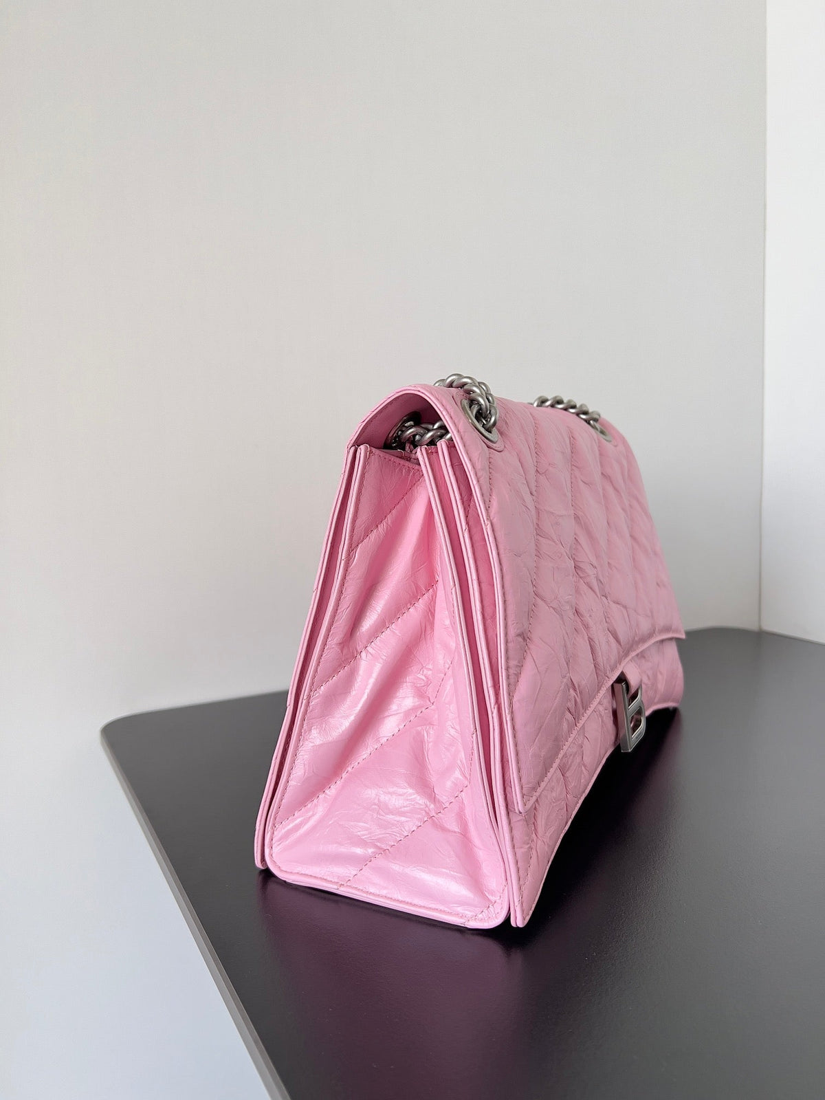 CRUSH CHAINED BAG 32 IN PINK QUILTED CRUSHED CALFSKIN SILVER HARDWARE