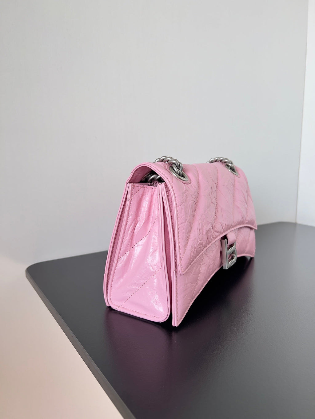 CRUSH CHAINED BAG 25 IN PINK QUILTED CRUSHED CALFSKIN SILVER HARDWARE