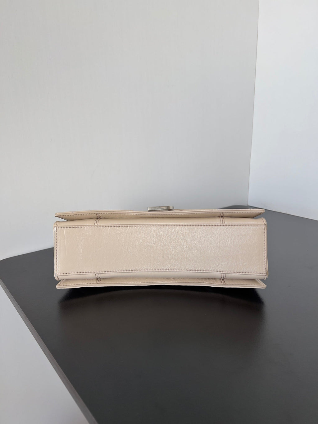CRUSH CHAINED BAG 25 IN BEIGE QUILTED LAMBSKIN SILVER HARDWARE
