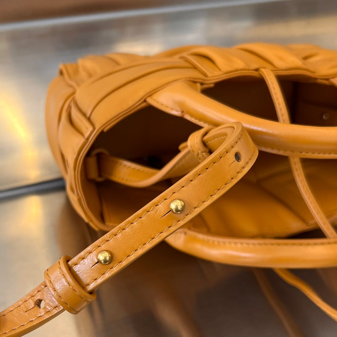 CANDY ARCO TOTE 20 IN RAW SIENNA SOFT LAMBSKIN
