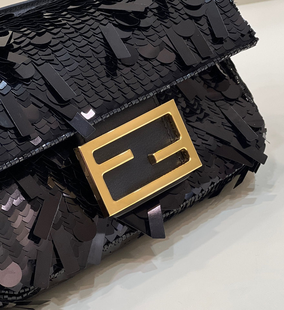 BAGUETTE MINI 19 IN BLACK SEQUINS GOLD HARDWARE