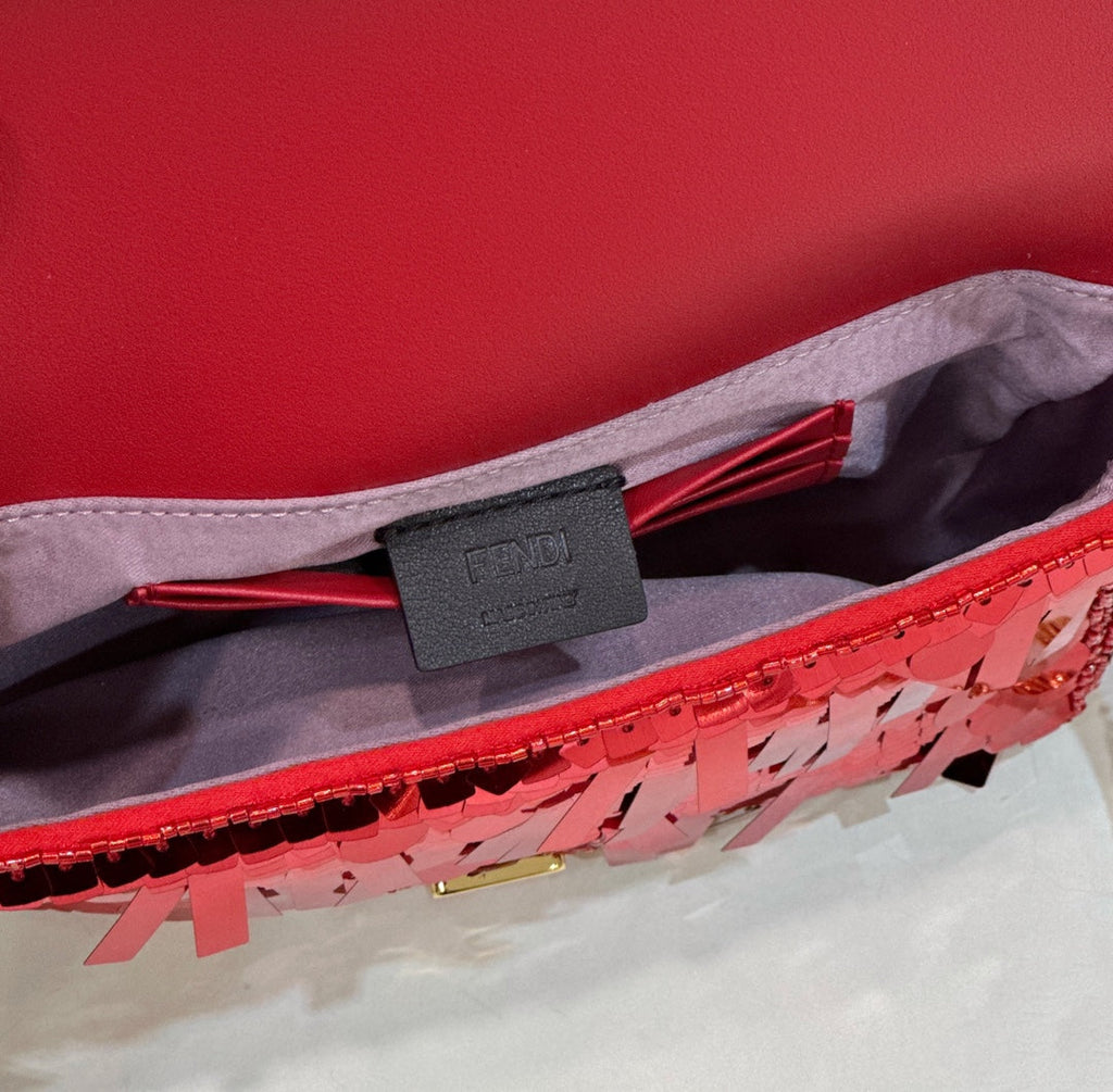 BAGUETTE MINI 19 IN RED SEQUINS GOLD HARDWARE