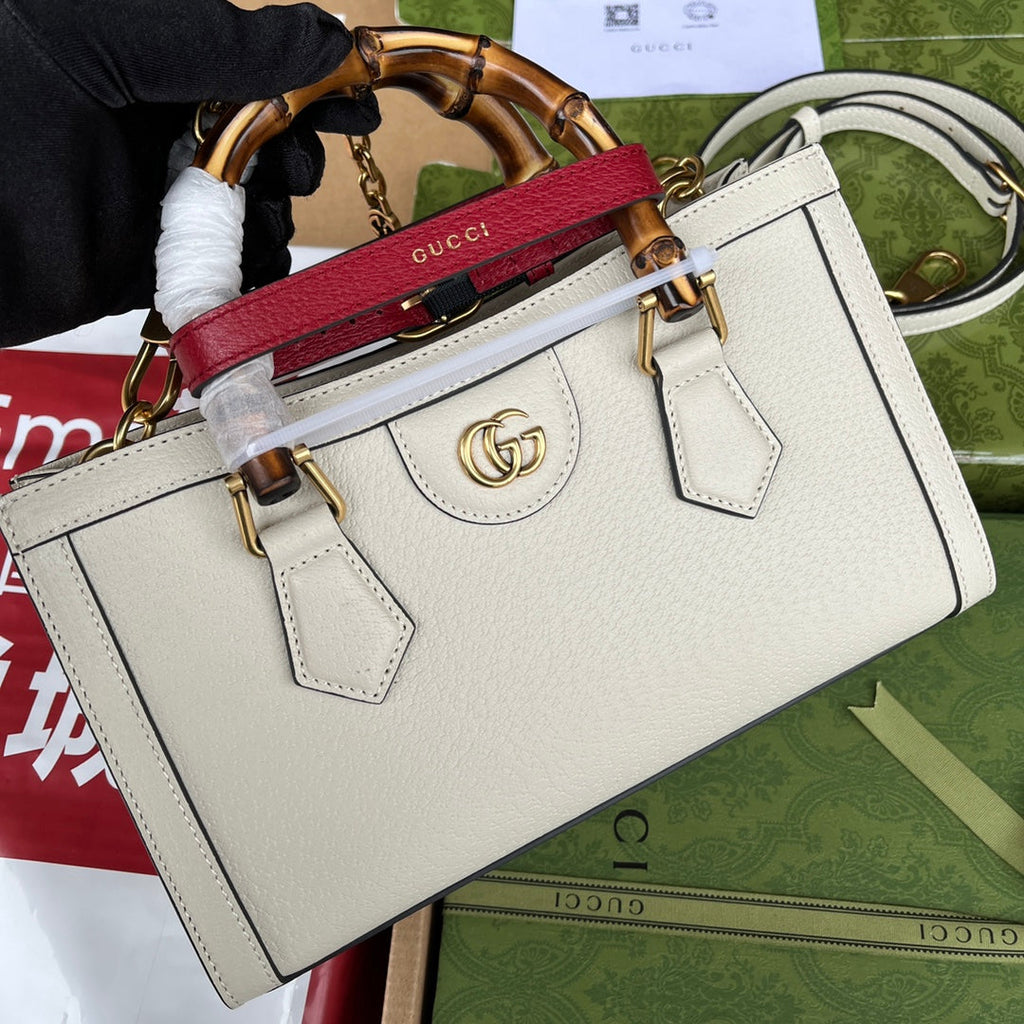 DIANA BAMBOO SHOULDER BAG 27 IN WHITE CALFSKIN GOLD HARDWARE