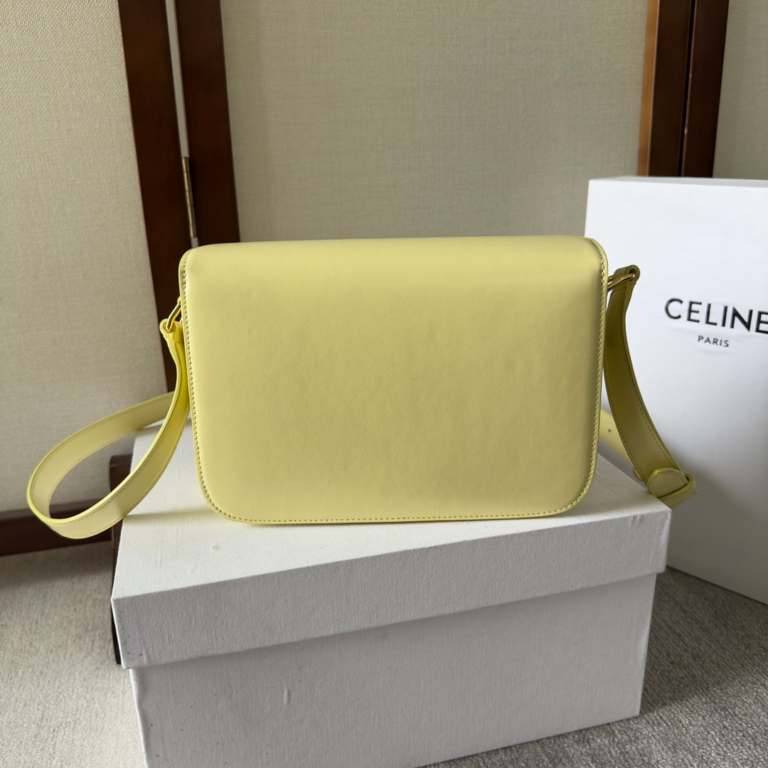 CLASSIQUE TRIOMPHE BAG 22 IN YELLOW CALFSKIN