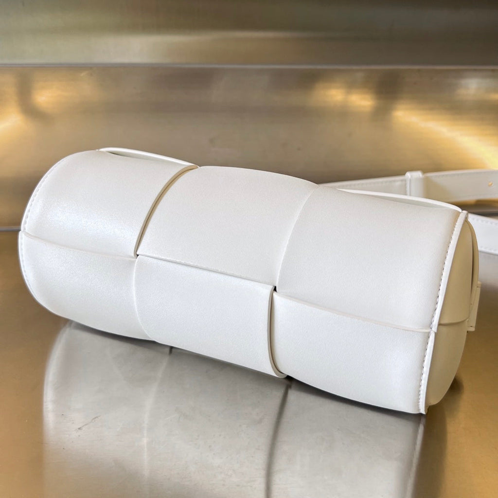 SMALL CYLINDER CASSETTE 21 IN WHITE CALFSKIN