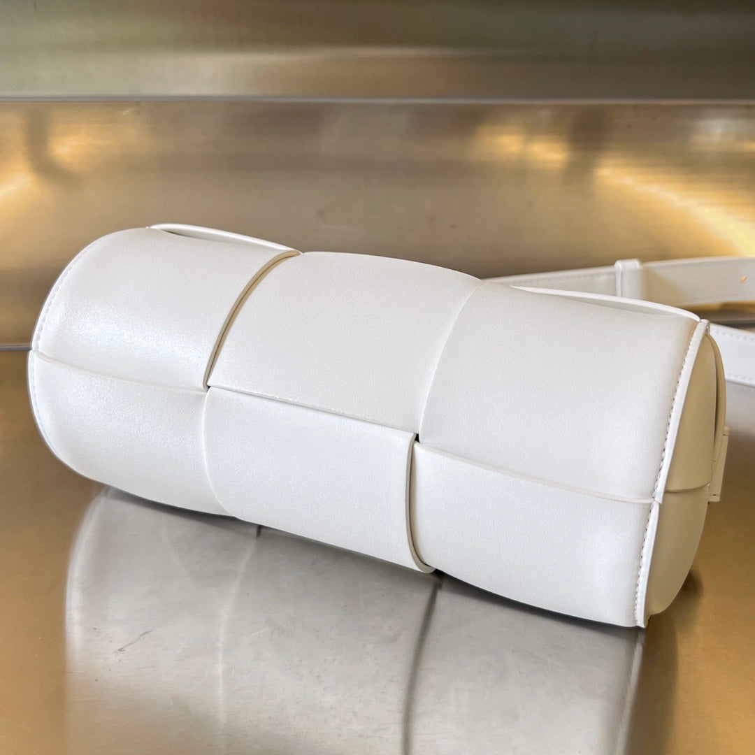 SMALL CYLINDER CASSETTE 21 IN WHITE CALFSKIN