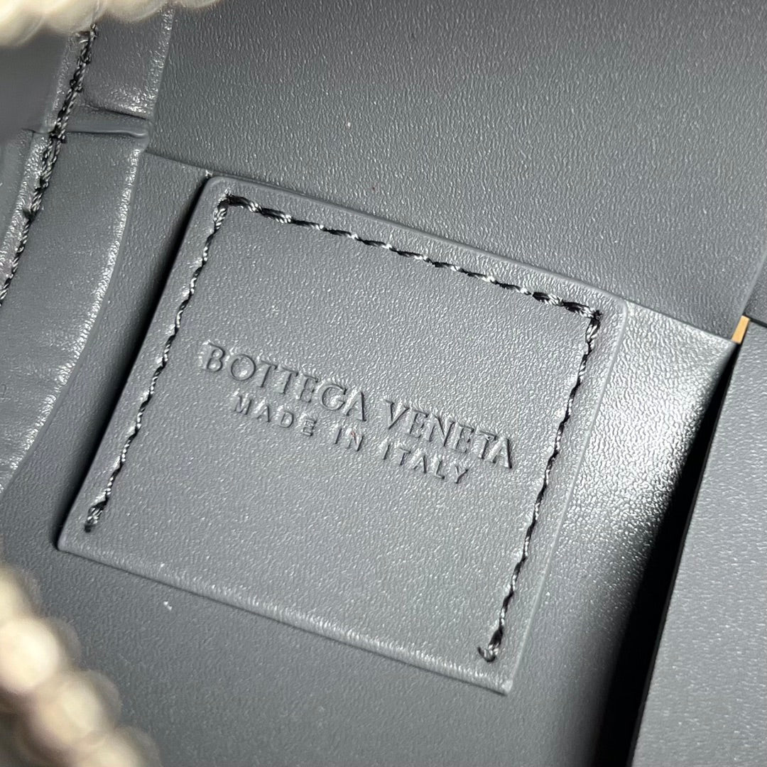 SMALL CYLINDER CASSETTE 21 IN LAVA GRAY CALFSKIN