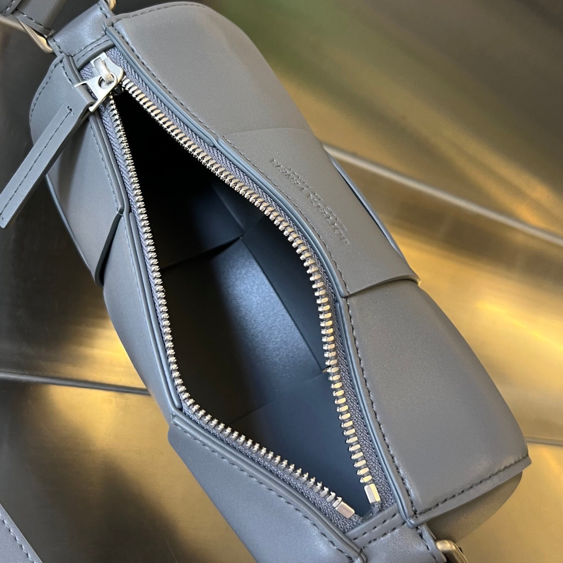 SMALL CYLINDER CASSETTE 21 IN LAVA GRAY CALFSKIN