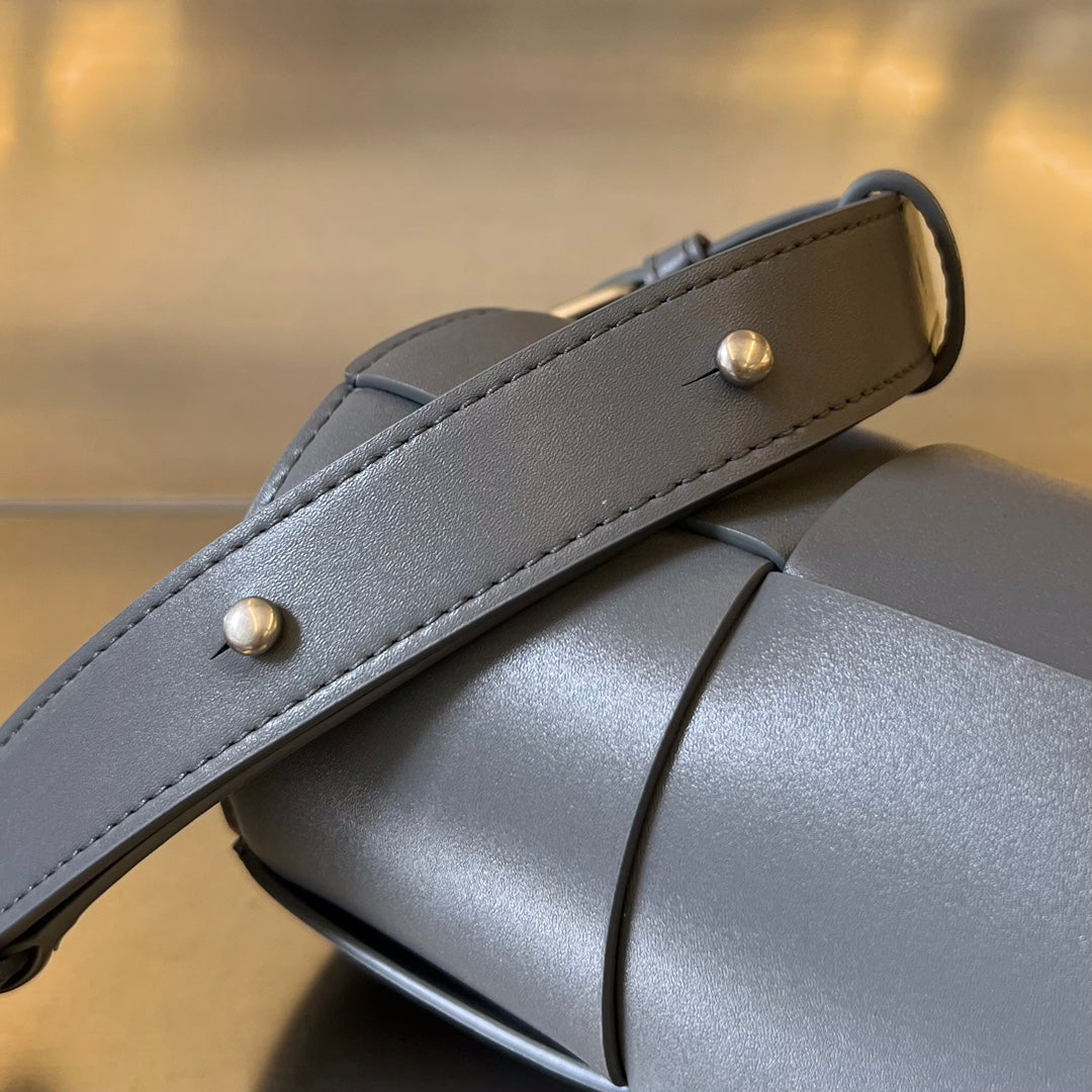 SMALL CYLINDER CASSETTE 21 IN LAVA GRAY CALFSKIN