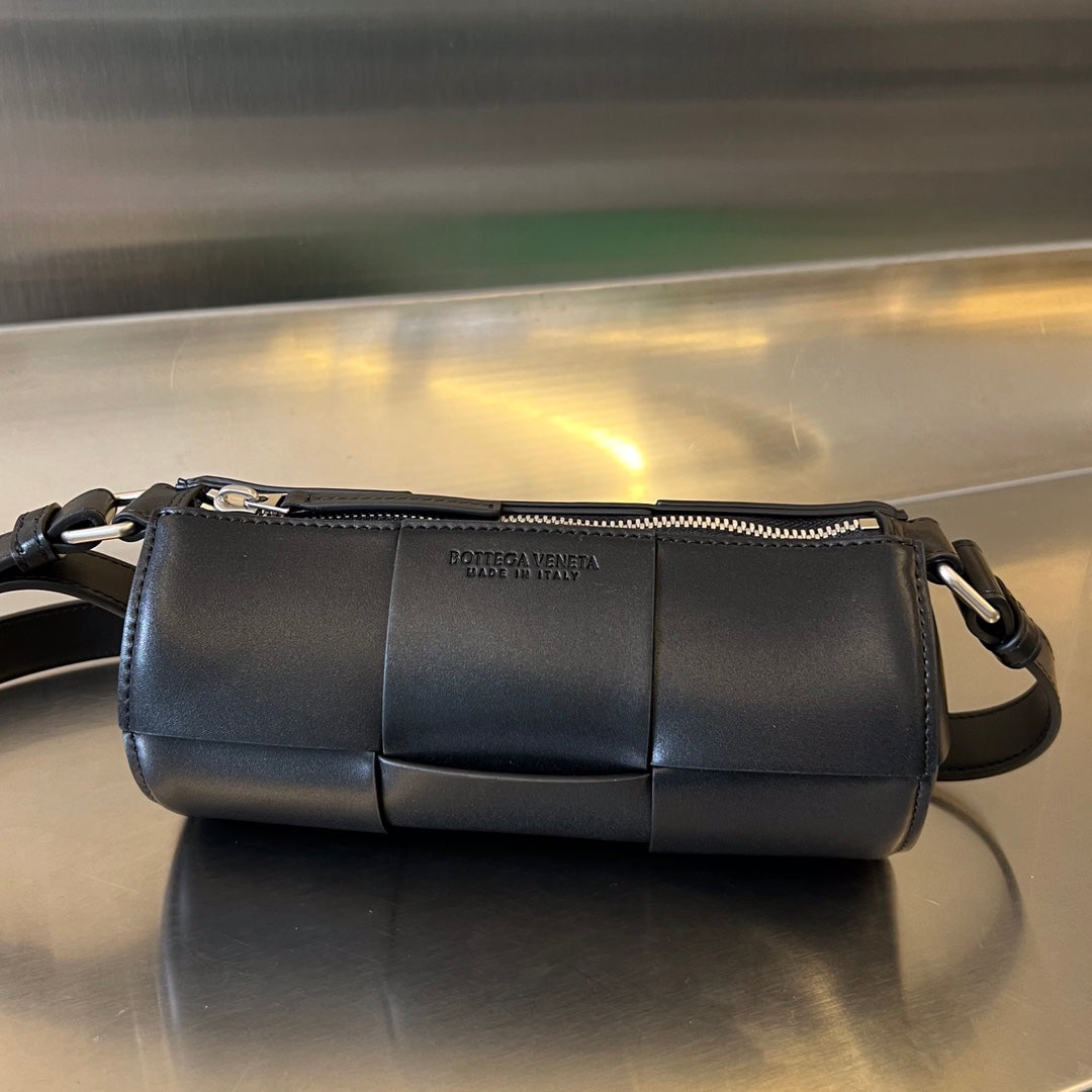 SMALL CYLINDER CASSETTE 21 IN BLACK CALFSKIN