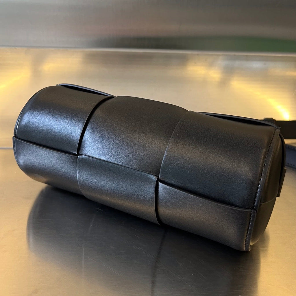 SMALL CYLINDER CASSETTE 21 IN BLACK CALFSKIN