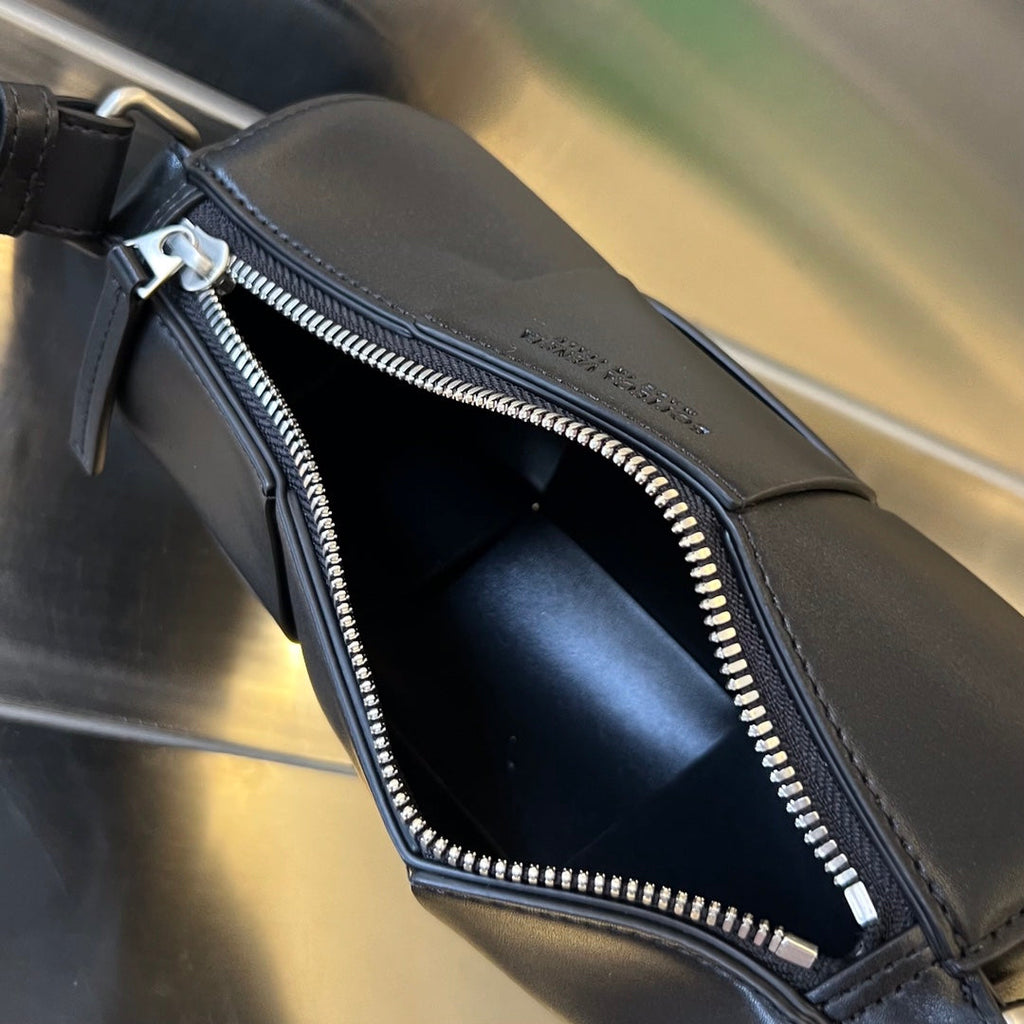 SMALL CYLINDER CASSETTE 21 IN BLACK CALFSKIN