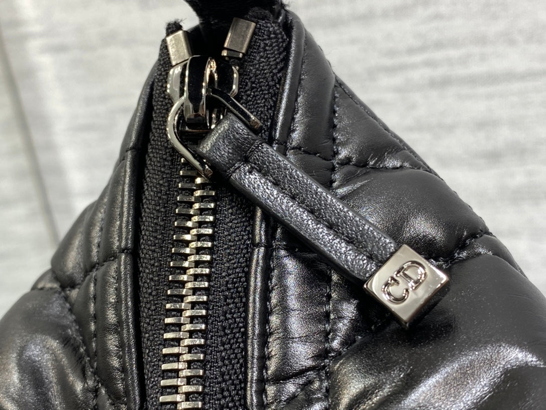 TRAVEL NOMAD POUCH 22 IN BLACK MACROCANNAGE LAMBSKIN