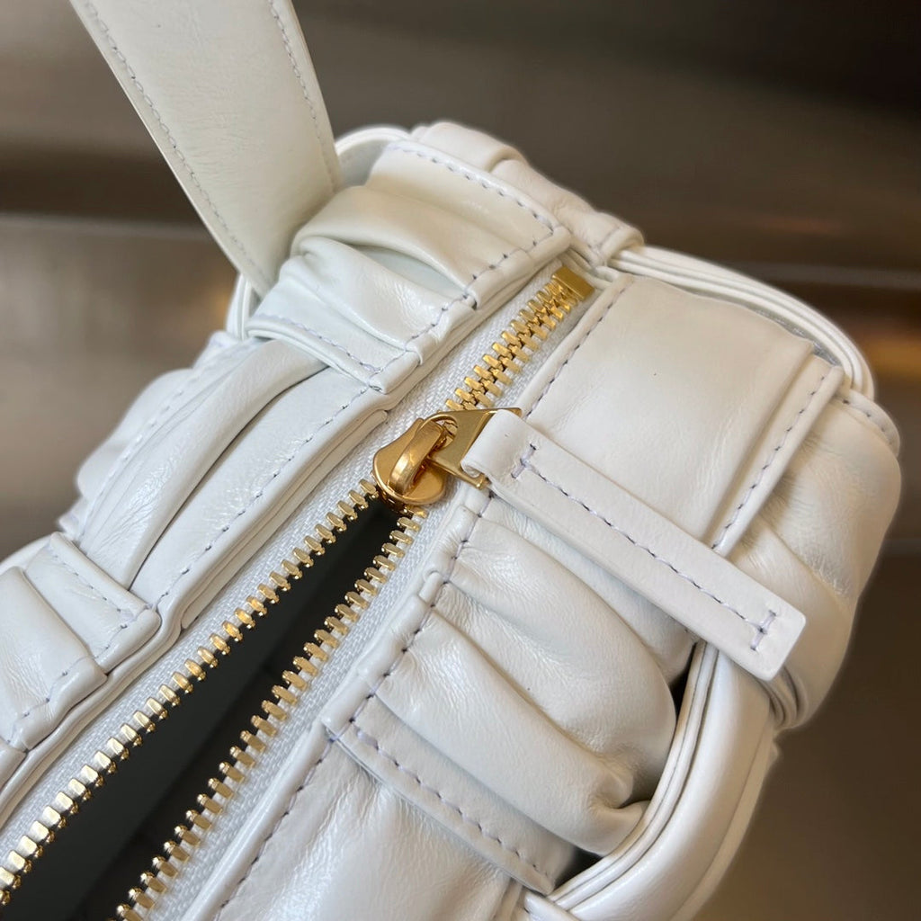 SMALL BRICK CASSETTE 23 IN WHITE SOFT LAMBSKIN