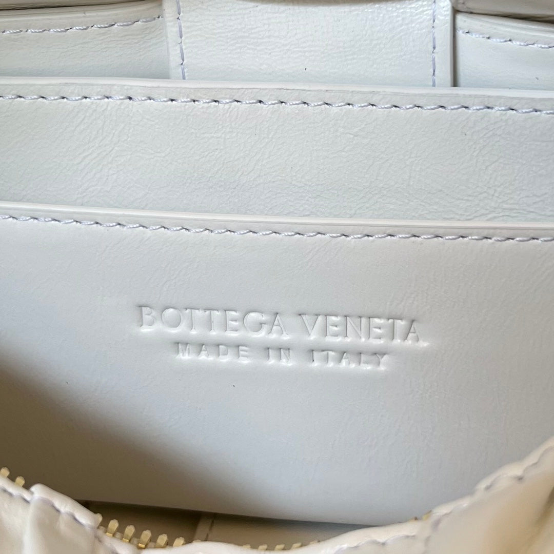 SMALL BRICK CASSETTE 23 IN WHITE SOFT LAMBSKIN