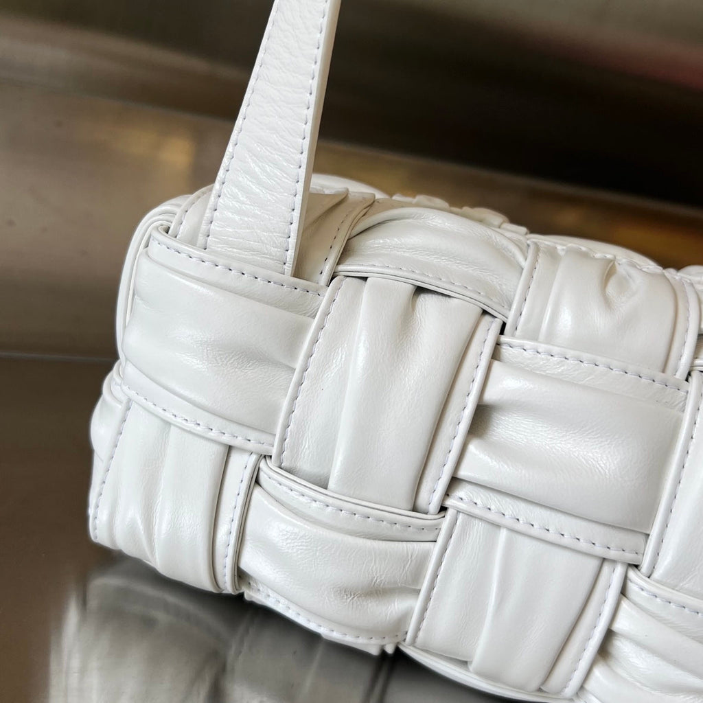 SMALL BRICK CASSETTE 23 IN WHITE SOFT LAMBSKIN